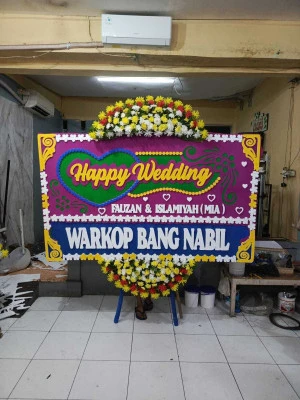 Papan Bunga di Kramat Pela