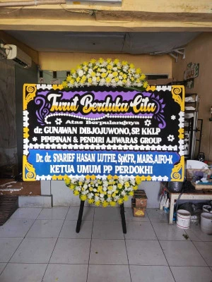 Papan Bunga di Kramat Pela